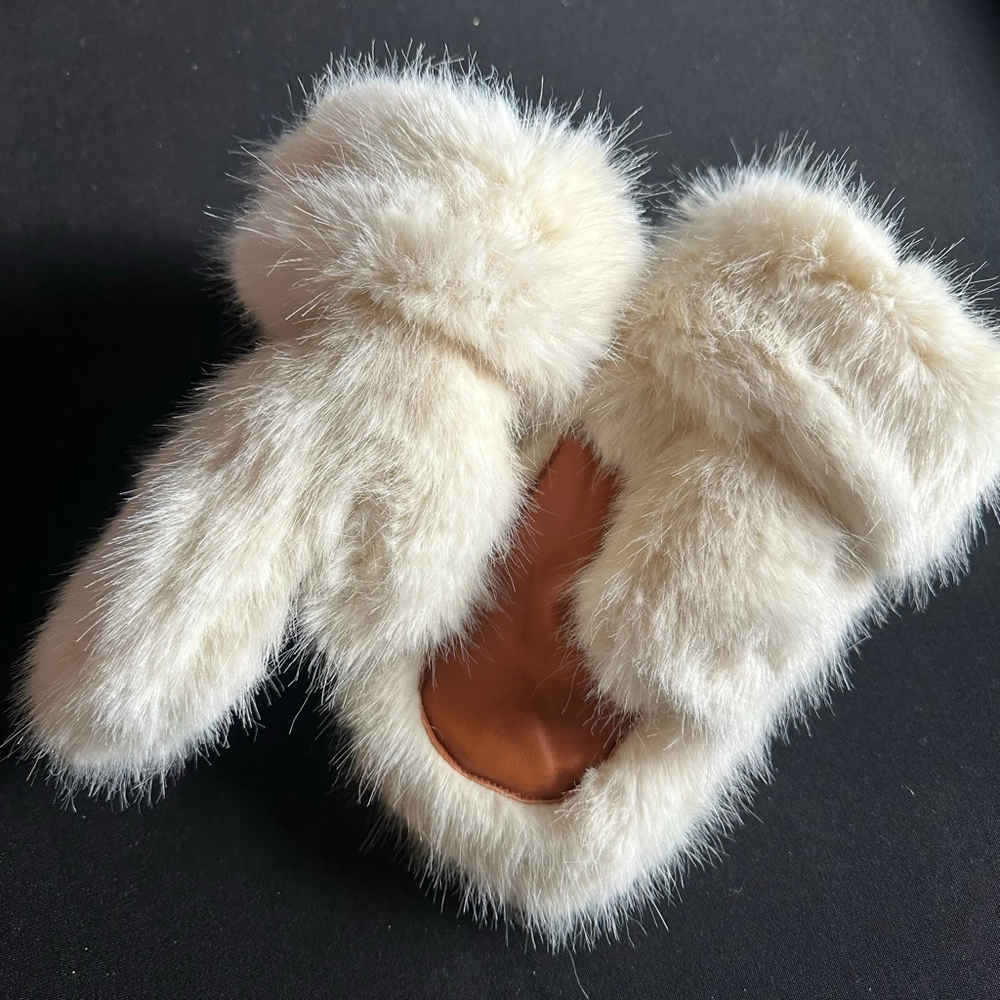 Women's Universal Thread Faux Fur Mittens